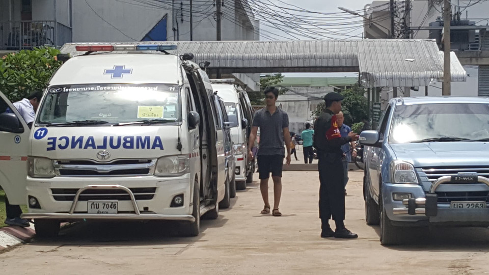Sáng 9/7, phóng viên TTXVN đã có mặt tại bệnh viện tỉnh Chiang Rai, nơi mà bốn thành viên được giải cứu khỏi hang Tham Luang đang điều trị. An ninh tại bệnh viện được thắt chặt, các phóng viên không được phép vào bên trong (Ảnh: Sơn Nam/Chiang Rai) 