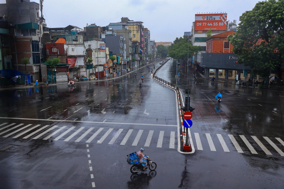 Ngã tư Thái Hà- Chùa Bộc vắng vẻ thời điểm 9 giờ. (Ảnh: Hoài nam/Vietnam+)