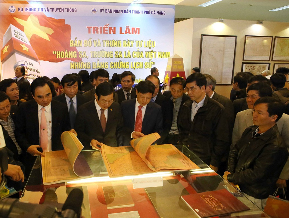 Triển lãm chứng tỏ Hoàng Sa đã, vẫn và sẽ mãi một phần máu thịt không thể tách rời của dân tộc Việt Nam. (Ảnh: Trần Lê Lâm - TTXVN)