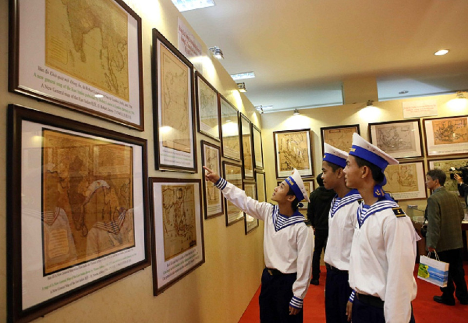 Ngày 19/1/2014, tại Bảo tàng Đà Nẵng, Bộ Thông tin và Truyền thông phối hợp với Ủy ban nhân dân thành phố Đà Nẵng tổ chức khai mạc Triển lãm Bản đồ và trưng bày tư liệu 'Hoàng Sa, Trường Sa là của Việt Nam – Những bằng chứng lịch sử'. (Ảnh: Trần Lê Lâm - TTXVN)