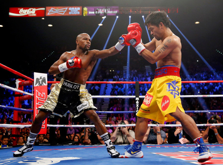 Trong sự nghiệp võ sĩ chuyên nghiệp của mình, Mayweather chưa từng thua sau 47 lần thượng đài, trong đó có 26 trận thắng knock-out. Trong khi đó, Pacquiao đã thắng 57 trận, hòa 5, thua 2, có 38 trận thắng KO.