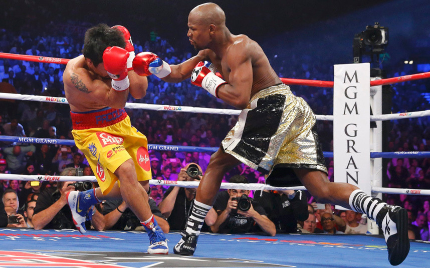 Floyd Mayweather, từng giành huy chương đồng Olympic Atlanta 96 trong màu áo đội tuyển Mỹ, đã giành 5 đai vô địch các hạng cân khác nhau, còn Pacquiao - người đã là nghị sĩ Philippines, giành 8 đai vô địch.