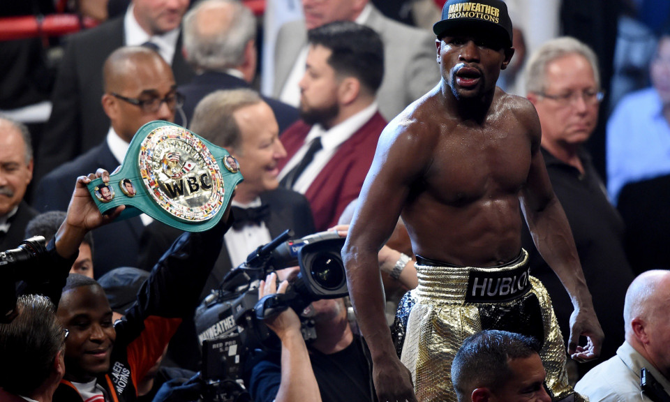 Võ sĩ người Mỹ Floyd Mayweather đã đánh bại kình địch người Philippines Manny Pacquiao với các tỷ số 118-110, 116-112 và 116-112 sau cuộc so găng kéo dài 12 hiệp tại võ đài MGM Grand ở Las Vegas, Mỹ ngày 3/5.