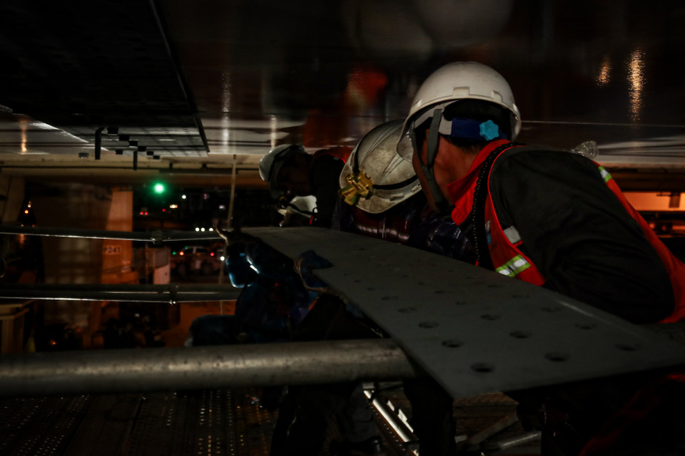 Sau khi hoàn thành 2 đơn nguyên cầu vượt đô thị chạy dọc hai bên cầu vượt Mai Dịch sẽ phục vụ các xe lưu thông trong nội đô, còn lại phần cầu vượt Mai Dịch sẽ được trưng dụng để khai thác tuyến cao tốc trên cao, đảm bảo cho phương tiện chạy với vận tốc 80km/h trên toàn tuyến. (Ảnh: Hoài Nam/Vietnam+)