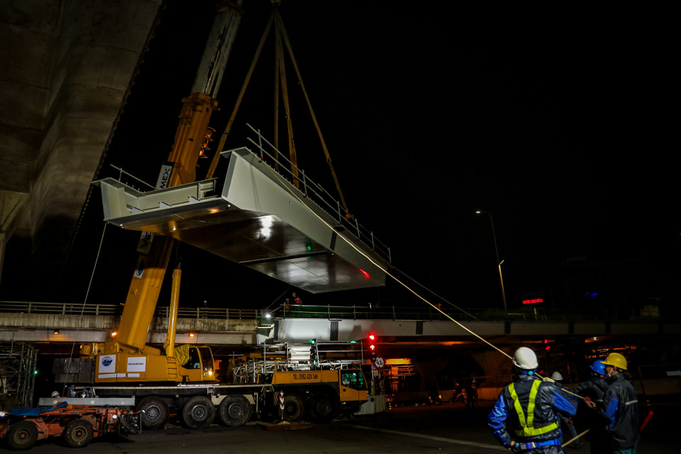 Hai đơn nguyên cầu đô thị được xây dựng là cầu vĩnh cửu kết cấu dầm thép bản mặt bê tông cốt thép liên hợp. (Ảnh: Hoài Nam/Vietnam+)