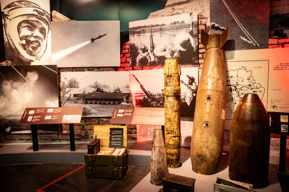 Hiện vật về những quả bom nặng 250kg trút xuống phố Khâm Thiên cách đây hơn 50 năm. (Ảnh: PV/Vietnam+)