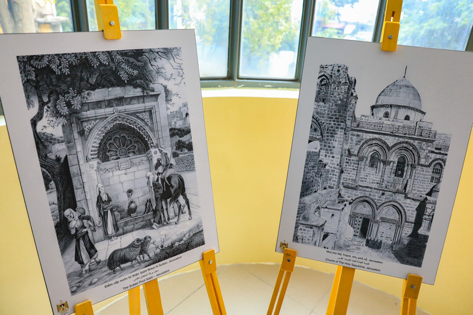 Thông qua triển lãm này, có thể khám phá nhiều di tích cổ xưa vẫn còn hiện hiện và tiếp tục thu hút sự quan tâm của nhiều nhà nghiên cứu và du khách đến thành phố Jarusalem. (Ảnh: Hoài Nam/Vietnam+)