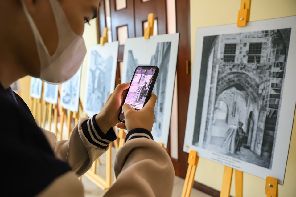 Anh Huy, sinh viên năm 3 trường Đại học Quốc gia Hà Nội chia sẻ: ‘Đây là dịp rất tốt để em có thể tìm hiểu thêm phần nào về đất nước Palestine.’ (Ảnh: Hoài Nam/Vietnam+)