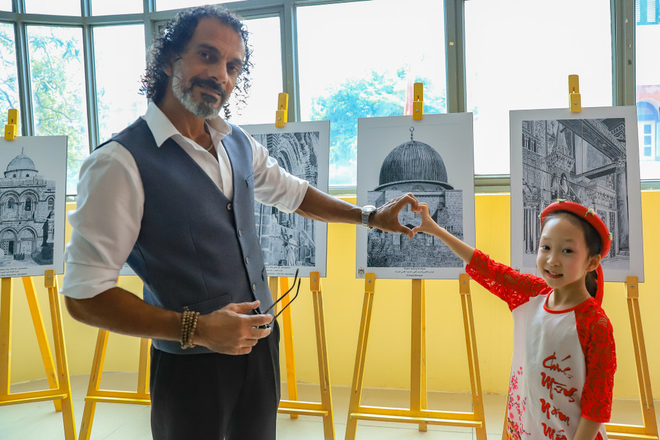 Bên cạnh đó, triển lãm về thành phố này giúp người Việt Nam có thêm những cái nhìn về ‘trái tim’ của người dân Palestine. (Ảnh: Hoài Nam/Vietnam+)