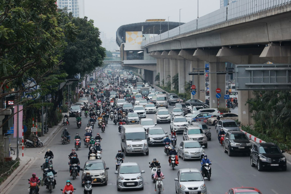 Vào thời điểm 9 giờ sáng ngày 17/1, cửa ngõ Thủ đô và đường phố nội thành đều ghi nhận tình trạng giao thông đông đúc. (Ảnh: Hoài Nam/Vietnam+)