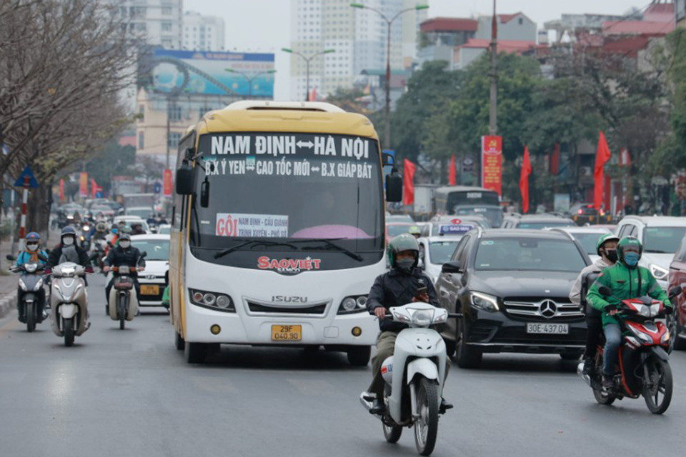 Khu vực đường Giải Phóng hướng về Quốc lộ 1A cũng ghi nhận tình trạng giao thông đông đúc vào thời điểm 9 giờ 15 phút sáng. (Ảnh: Hoài Nam/Vietnam+)