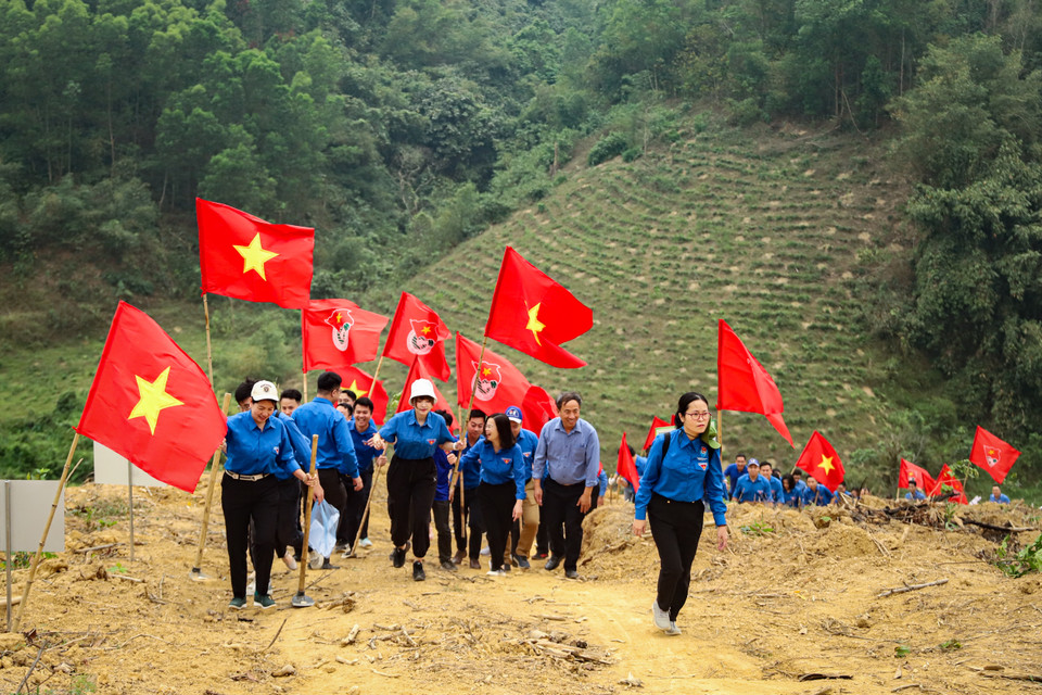 Hưởng ứng phong trào tháng thanh niên năm 2023 và hướng tới kỷ niệm 92 năm thành lập Đoàn Thanh niên Cộng sản Hồ Chí Minh, Đoàn Thanh niên khối Doanh nghiệp Trung ương đã phát động trồng rừng vì một Việt Nam xanh. (Ảnh: Hoài Nam/Vietnam+)