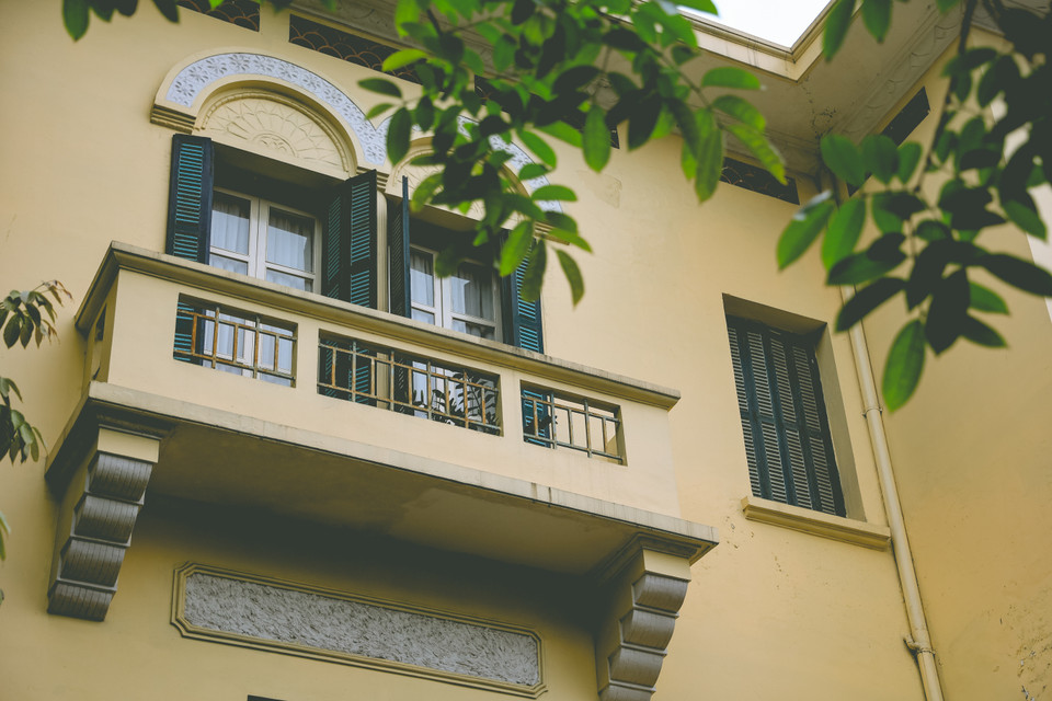 Kiến trúc đặc trưng với mái bằng và ban công gợi tả đến những căn biệt thự nằm ven bờ Địa Trung Hải nay xuất hiện giữa lòng Hà Nội. (Ảnh: Hoài Nam/Vietnam+)