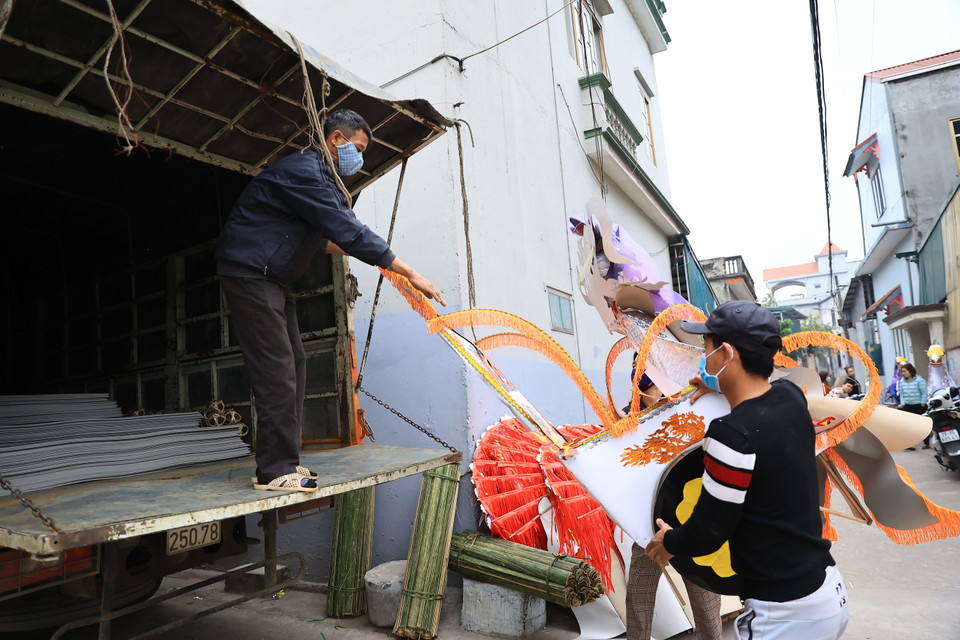 Các sản phẩm của người dân Phúc Am "lên xe" tới nhiều vùng khác phục vụ cho nhu cầu khách hàng dịp cận Tết. (Ảnh: Hoài Nam/Vietnam+)