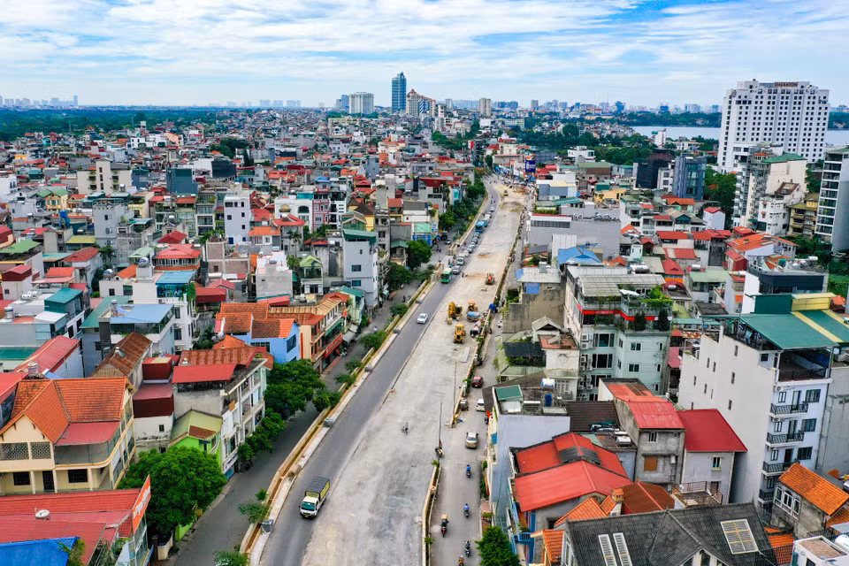 Công trình được tiếp tục thi công từ tháng 11/2023. Đến nay, tuyến đường này cơ bản đã 'thành hình' và dự kiến thông xe kỹ thuật vào cuối tháng 6 năm nay. (Ảnh: Hoài Nam/Vietnam+)