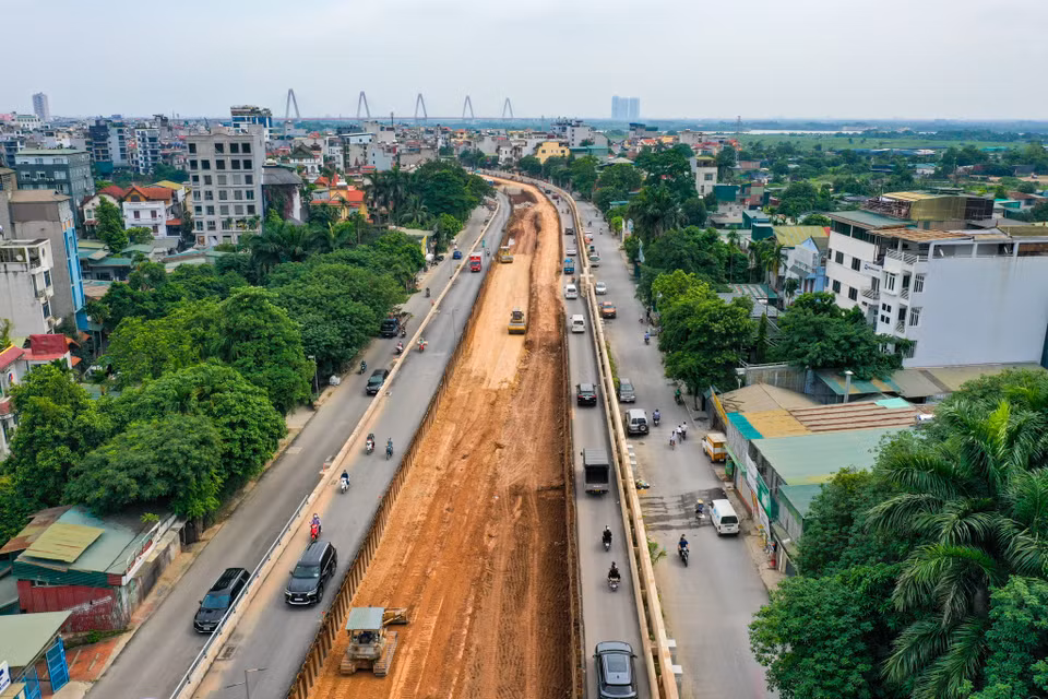 Công trình có tổng mức đầu tư 815 tỷ đồng, do Ban Quản lý dự án đầu tư xây dựng công trình giao thông Hà Nội (Ban Giao thông) làm chủ đầu tư và dự kiến hoàn thành vào năm 2021. Tuy nhiên, dự án đã nhiều lần lùi tiến độ do phải điều chỉnh lại thiết kế, phương án thi công. (Ảnh: Hoài Nam/Vietnam+)