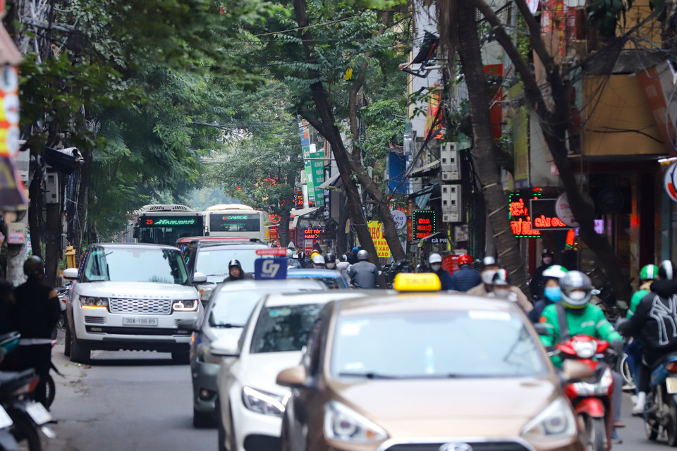 Người dân sinh sống tại khu vực này cho biết tuyến đường luôn đông đúc ngay cả khi không phải giờ cao điểm. (Ảnh: Hoài Nam/Vietnam+)