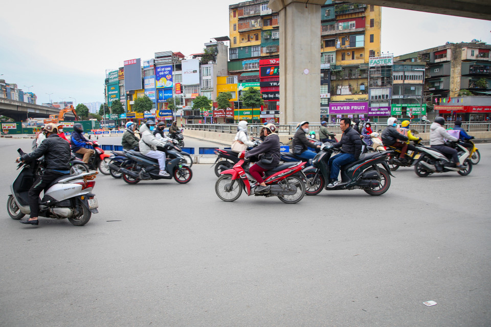 Đối với các phương tiện đi từ Hà Đông rẽ trái vào Khuất Duy Tiến phải đi qua hầm chui Thanh Xuân và quay đầu tại lối mở trên đường Nguyễn Trãi theo tổ chức giao thông của Sở Giao thông vận tải Hà Nội. (Ảnh: Hoài Nam/Vietnam+)