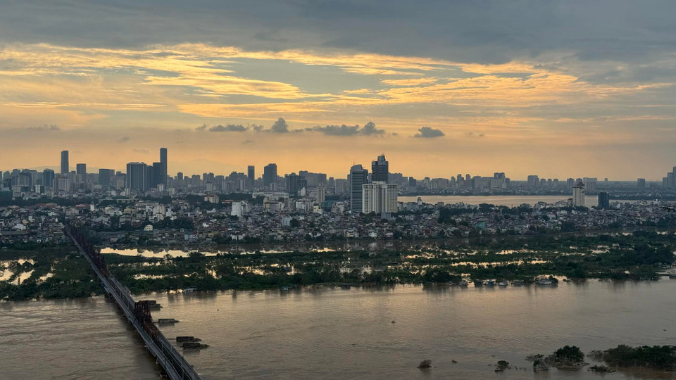 Khu vực bãi Phúc Xá nhìn từ phía quận Long Biên (Ảnh: Tu Quy Duong/Vietnam+)