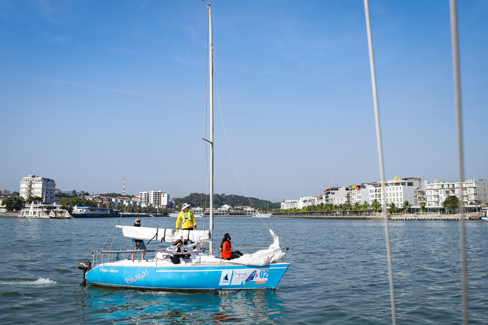 Đây cũng là câu lạc bộ thuyền buồm lớn nhất cả nước tuy nhiên đây là lần đầu tiên có một đội đua toàn người Việt tham dự một giải đấu quốc tế. (Ảnh: Hoài Nam/Vietnam+)