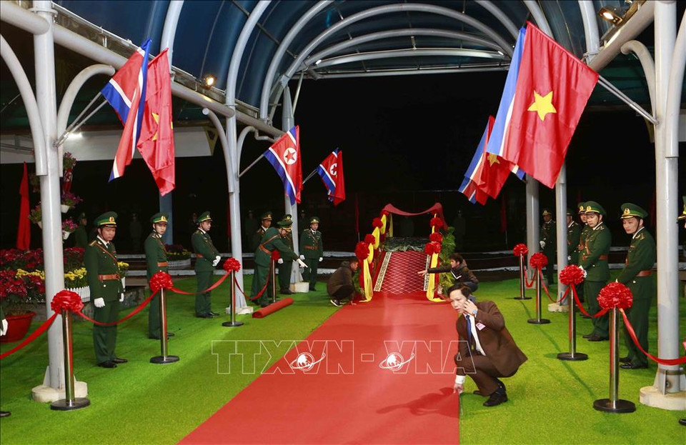 Thảm đỏ đón ông Kim Jong-un đã sẵn sàng