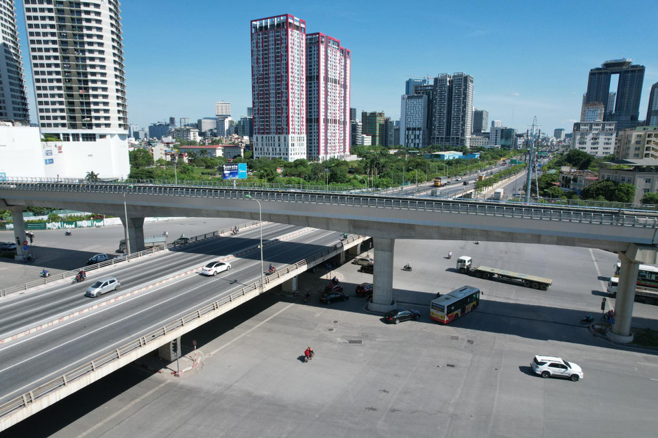 Theo cơ quan dự báo khí tượng thủy văn, nhiệt độ ngoài trời lúc này là gần 40 độ C, và có thể còn cao hơn vì hiệu ứng đô thị (Ảnh: Hào Nguyễn/Vietnam+)