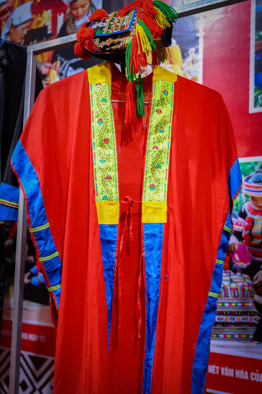 Trang phục của người nam giới tại lễ trưởng thành-Lễ Cấp sắc. Đây là một nghi lễ lớn cả về vật chất lẫn tinh thần của đồng bào Dao. (Ảnh: Hoài Nam/Vietnam+)