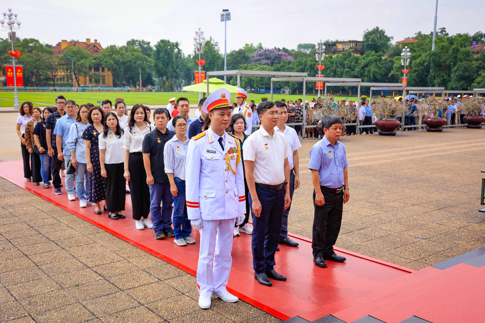 Đây là buổi sinh hoạt chuyên đề của chi bộ Báo Điện tử VietnamPlus, Thông tấn xã Việt Nam tháng Năm với chủ đề “Học tập và làm theo tấm gương đạo đức Hồ Chí Minh suốt đời phấn đấu cần, kiệm, liêm, chính, chí công vô tư, làm người công bộc tận tụy, trung thành của nhân dân, đời tư trong sáng, cuộc sống riêng giản dị”. (Ảnh: Hoài Nam/Vietnam+)