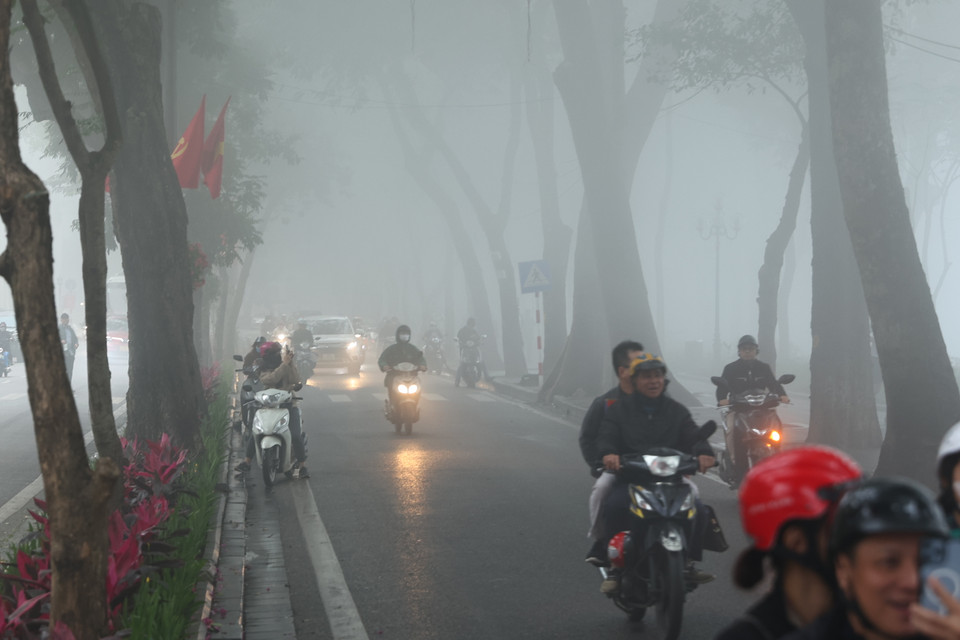 Theo Trung tâm Dự báo Khí tượng Thủy văn Quốc gia, ngày 2/2, ở Hà Nội và toàn khu vực Bắc Bộ và Bắc Trung Bộ mưa phùn và sương mù vào sáng sớm. (Ảnh: Hoài Nam/Vietnam+)