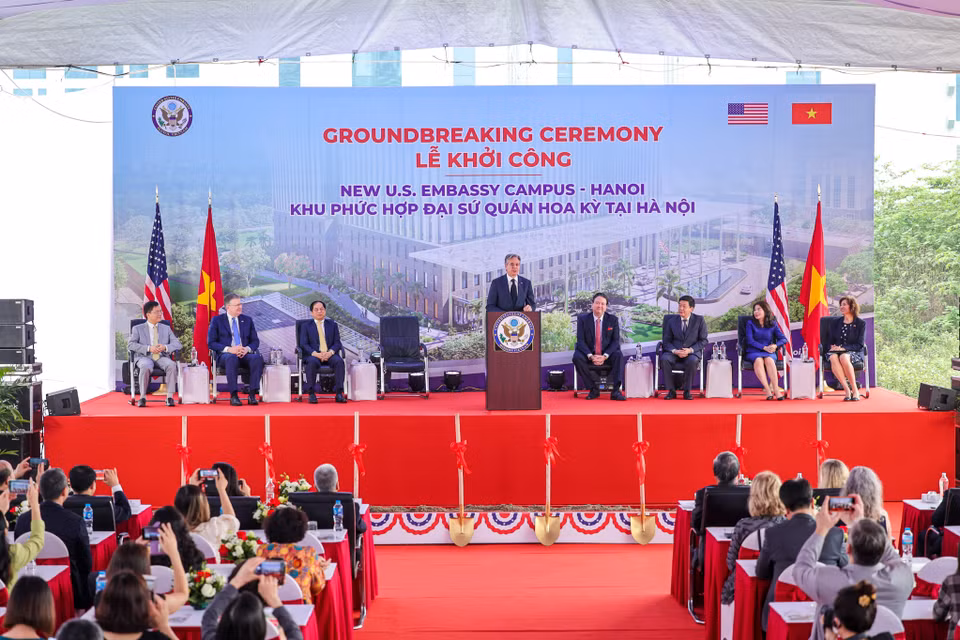 Ngoại trưởng Antony Blienken chia sẻ "Đây là niềm vui đặc biệt, ngày tôi chờ đợi lâu rồi. Tôi đã nghe dự án này từ khi còn là Thứ trưởng Ngoại giao..." Ông gửi lời cảm ơn tới Chính phủ Việt Nam và cán bộ, nhân viên Đại sứ quán Hoa Kỳ vì đã nỗ lực để "biến ngày lịch sử này trở thành hiện thực." (Ảnh: Minh Sơn/Vietnam+)