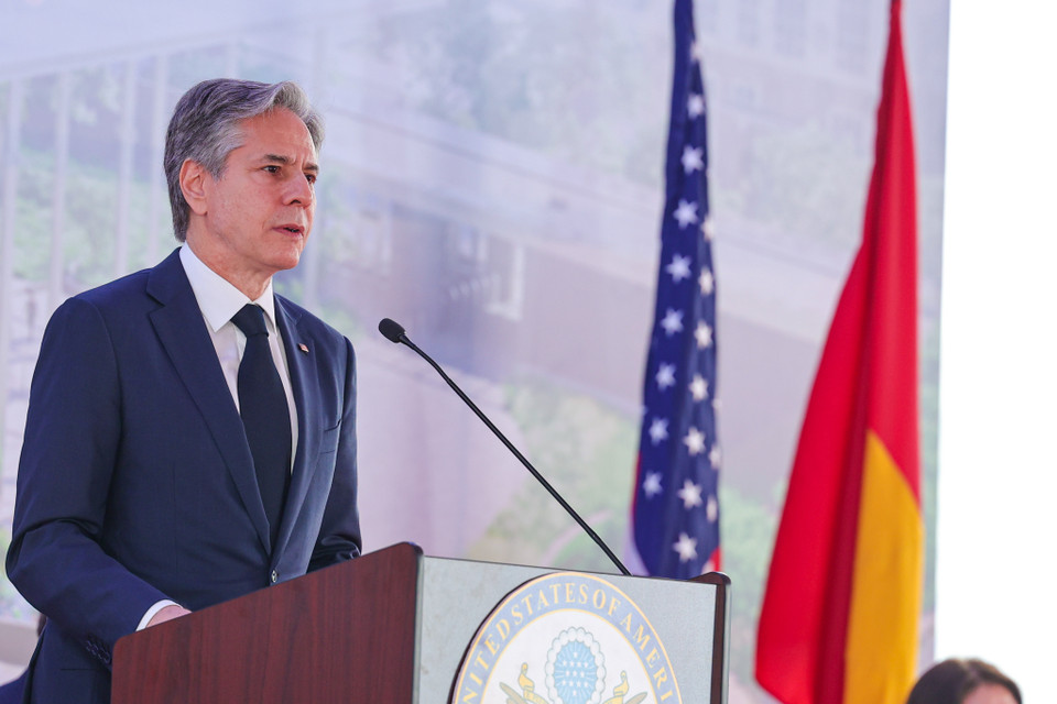 Ngoại trưởng cho biết, sự kiện này đã được chuẩn bị trong nhiều năm và đó là kết quả đỉnh cao có được nhờ sự gắn kết tận tâm và sáng tạo giữa rất nhiều nhà ngoại giao Mỹ và Việt Nam. (Ảnh: Minh Sơn/Vietnam+)