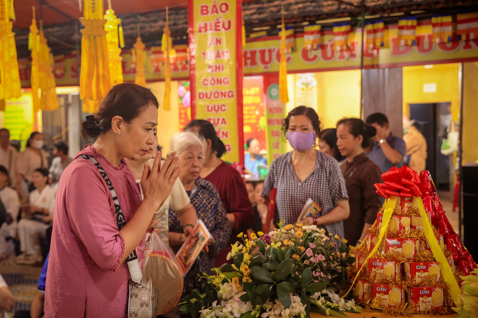 Lễ Vu Lan giờ đây không còn là riêng của Phật giáo mà là ngày lễ tri ân đấng sinh thành của cả dân tộc. (Ảnh: Hoài Nam/Vietnam+)