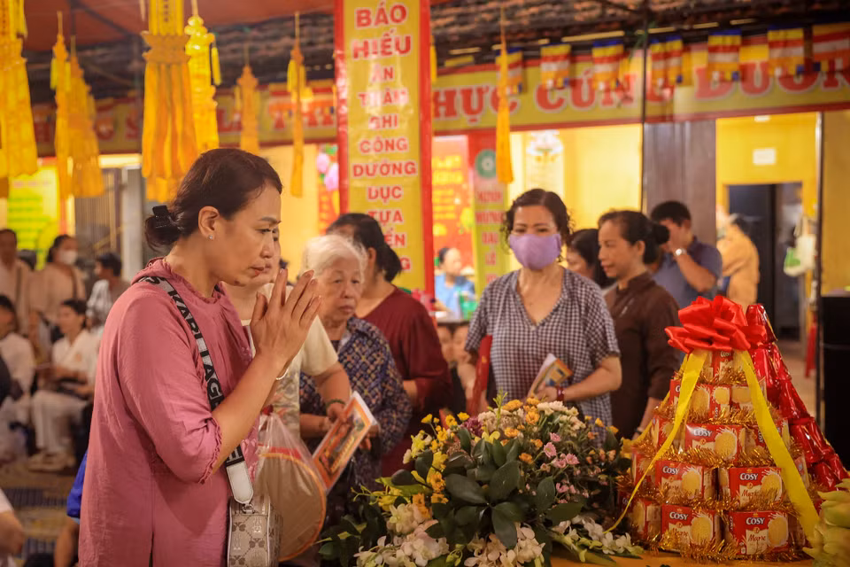 Lễ Vu Lan giờ đây không còn là riêng của Phật giáo mà là ngày lễ tri ân đấng sinh thành của cả dân tộc. (Ảnh: Hoài Nam/Vietnam+)