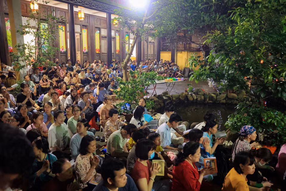 Trong văn hóa tín ngưỡng của người Việt, rằm tháng Bảy Âm lịch là một trong những ngày rằm lớn nhất, cũng là dịp lễ Vu Lan báo hiếu. (Ảnh: Hoài Nam/Vietnam+)