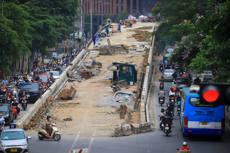 Mật độ giao thông khu vực nút giao này luôn đông đúc trong khung giờ cao điểm. (Ảnh: Hoài Nam/Vietnam+)