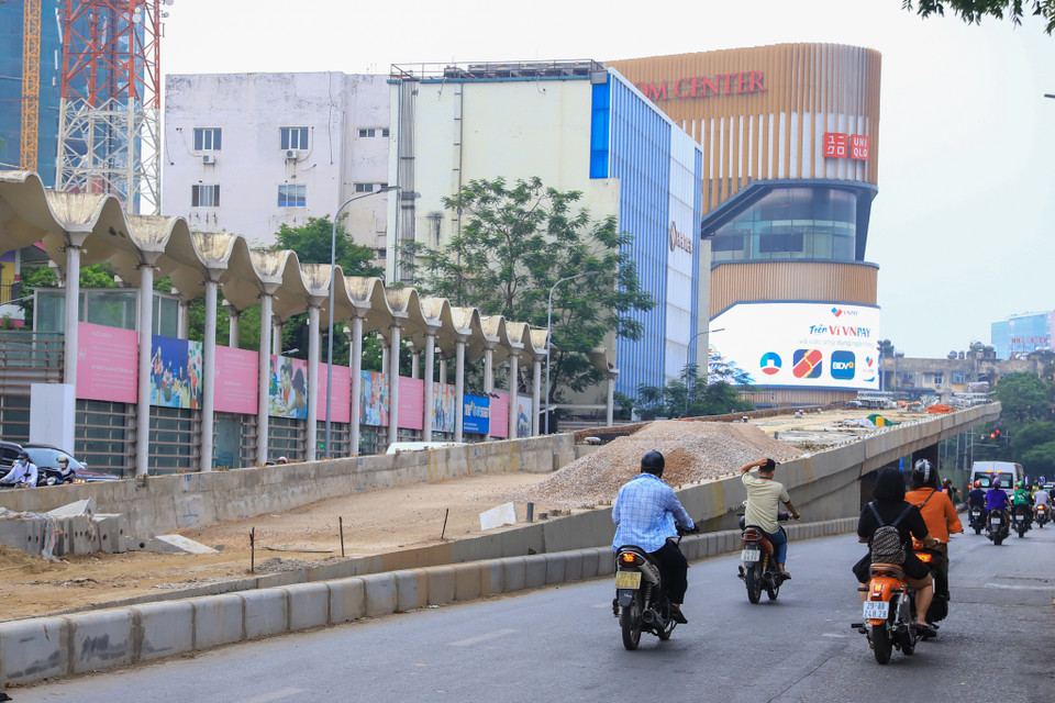 Đây là một trong những công trình trọng điểm của Thủ đô, sau khi hoàn thiện được kỳ vọng sẽ giảm thiểu ùn tắc tại nút giao này. (Ảnh: Hoài Nam/Vietnam+)