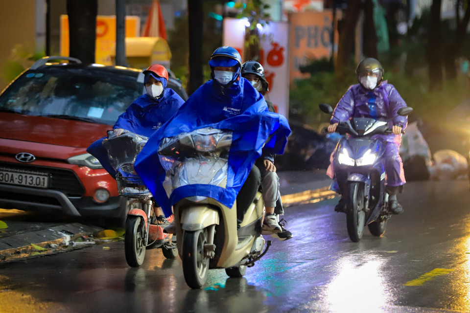 Sáng và chiều nay, thời tiết Hà Nội nhiều mây, có mưa, nhiệt độ dao động trong khoảng 11 - 14 độ. Theo dự báo đợt rét có thể kéo dài đến hết 25/1. (Ảnh: Hoài Nam/Vietnam+)