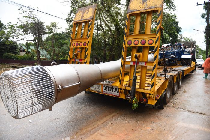 Lực lượng SEAL cũng cảm ơn các nhóm cứu trợ quốc tế, những tình nguyện viên và người dân Thái Lan đã sát cánh bên họ trong chiến dịch này.