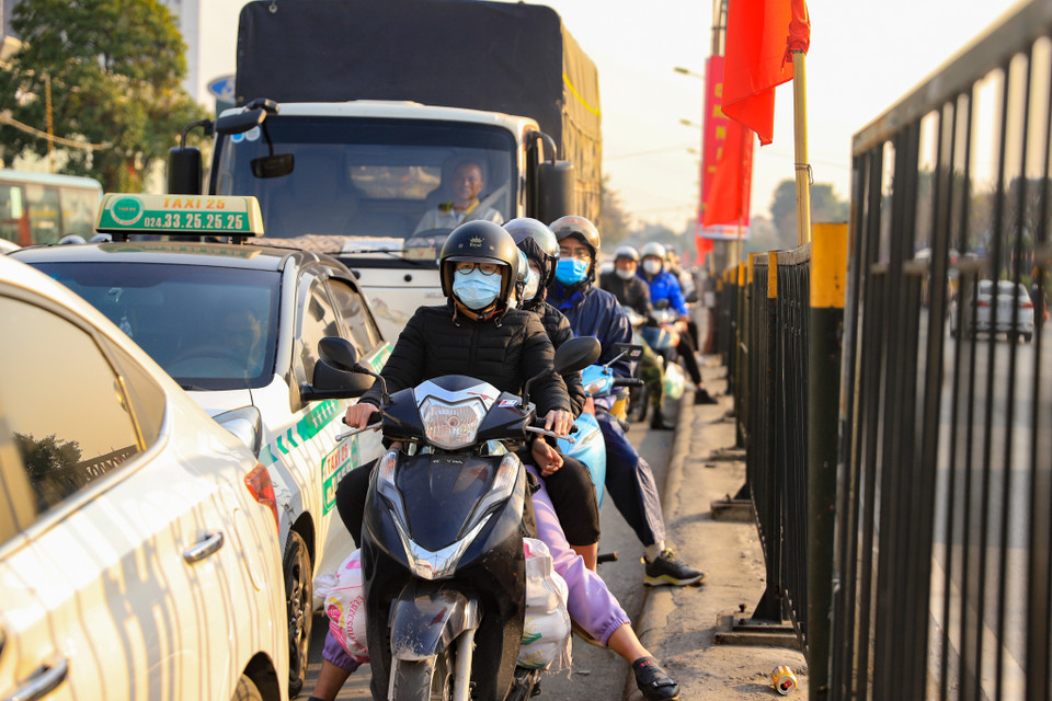 Khu vực ngã tư Giải Phóng- Ngọc Hồi, dòng phương tiện nhích từng centimet. (Ảnh: Hoài Nam/Vietnam+)