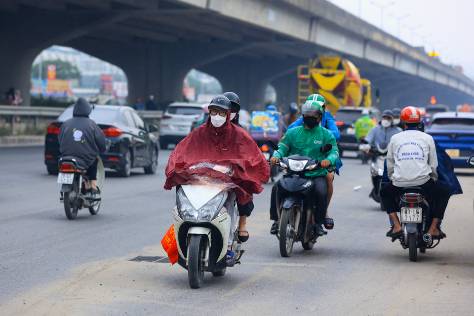 Cũng theo anh Dân, trước đây lực lượng chức năng cũng đã lập chốt xử lý các trường hợp vi phạm nhưng sau một thời gian tình trạng này lại tái diễn. (Ảnh: Hoài Nam/Vietnam+)