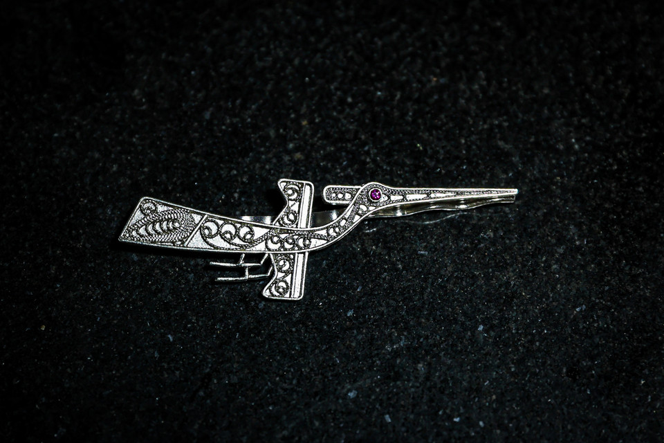 Những sản phẩm mang biểu tượng truyền thống với những hoa văn kết từ sợi bạc nhỏ như sợi tóc. (Ảnh: Hoài Nam/Vietnam+)