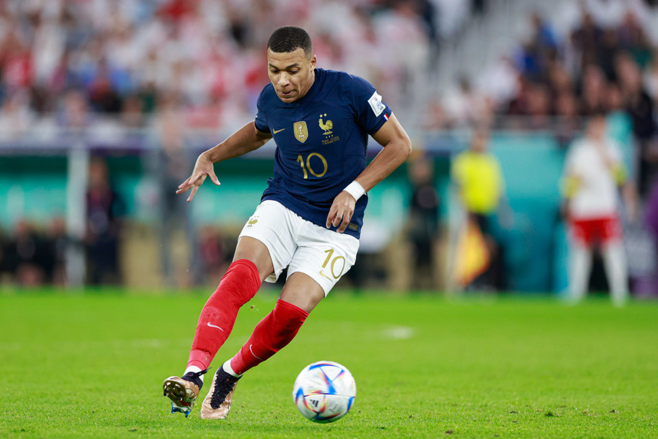 Tiền đạo của PSG lập cú đúp vào lưới Ba Lan và vươn lên dẫn đầu danh sách Vua phá lưới (Ảnh: Hải An/Vietnam+)