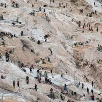 Công nhân khai thác mỏ ở Cộng hòa Dân chủ Congo. (Nguồn: AP)