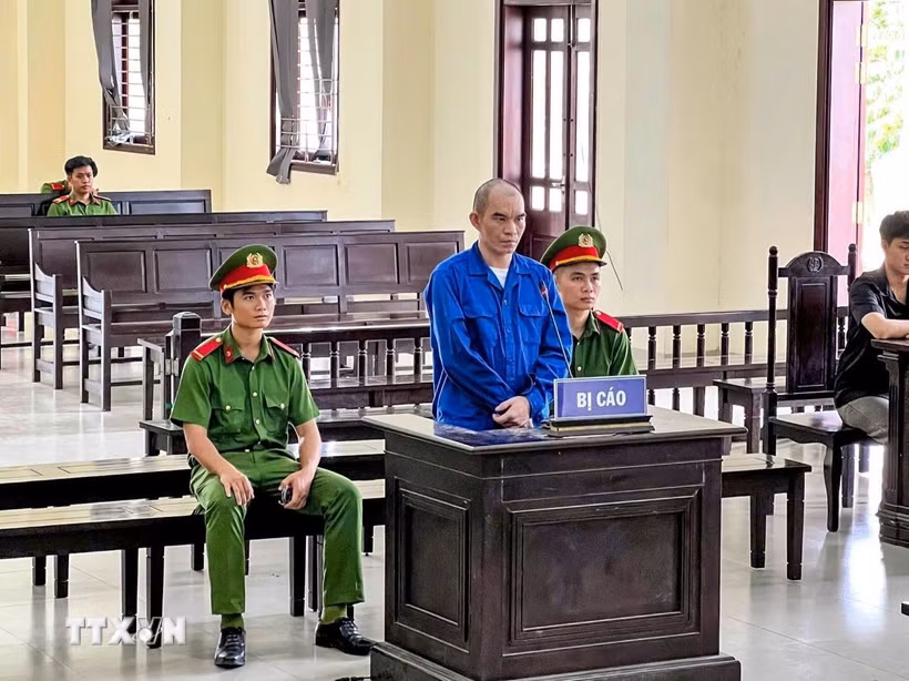 Bị cáo Nguyễn Minh Sang bị tuyên phạt 14 năm tù về tội “Lừa đảo chiếm đoạt tài sản.” (Ảnh: TTXVN phát)