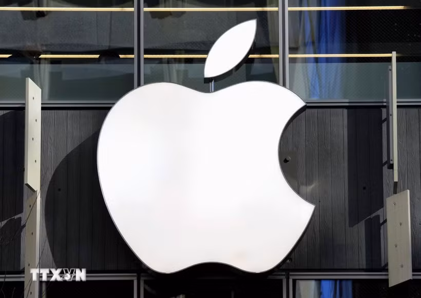 Logo của Apple tại một cửa hàng ở Tokyo, Nhật Bản. (Ảnh: Kyodo/TTXVN phát)