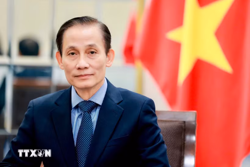 Bộ trưởng Ngoại giao Lê Hoài Trung trả lời phỏng vấn về chuyến công tác châu Âu của Tổng Bí thư, Chủ tịch nước Tô Lâm. (Ảnh: TTXVN)