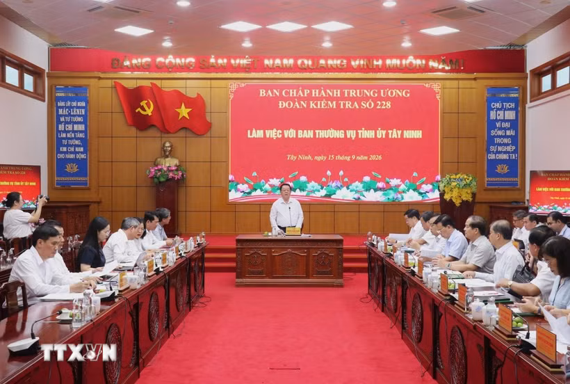 Quang cảnh buổi làm việc của Đoàn Kiểm tra, giám sát của Bộ Chính trị với Ban Thường vụ Tỉnh ủy Tây Ninh. (Ảnh: Bùi Giang/TTXVN)