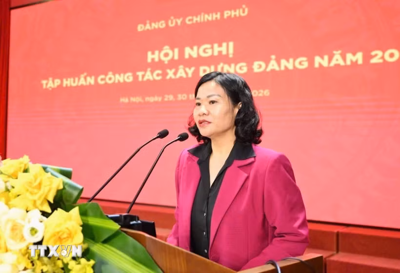Bà Nguyễn Thị Tuyến, Phó Bí thư Đảng ủy Chính phủ phát biểu tại hội nghị. (Ảnh: Chu Thanh Vân/TTXVN)