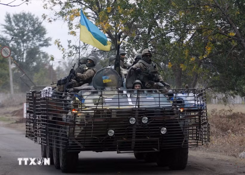 Binh sỹ Ukraine tuần tra. (Ảnh: AFP/TTXVN)