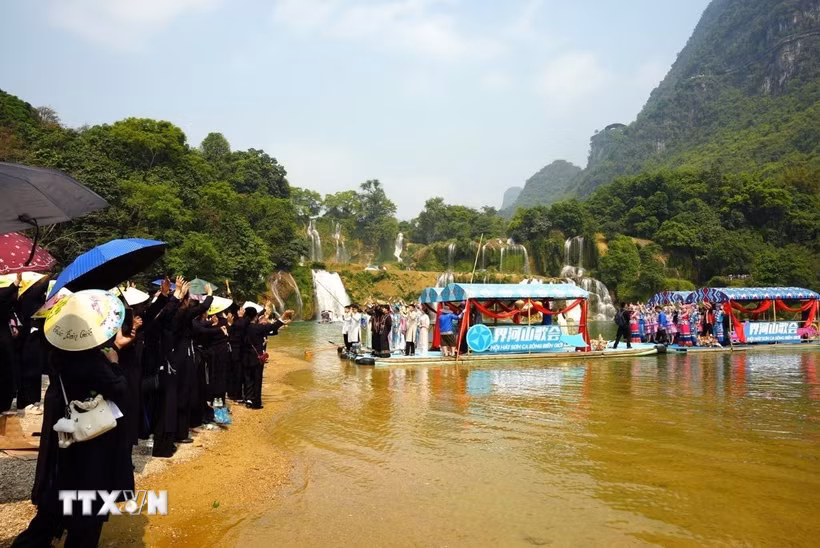 Chương trình “Giao lưu cư dân biên giới Việt Nam-Trung Quốc năm 2026 - Liên hoan tiếng hát dân ca trên sông biên giới" diễn ra vào tháng 6/2026. (Ảnh minh họa: Chu Hiệu/TTXVN)